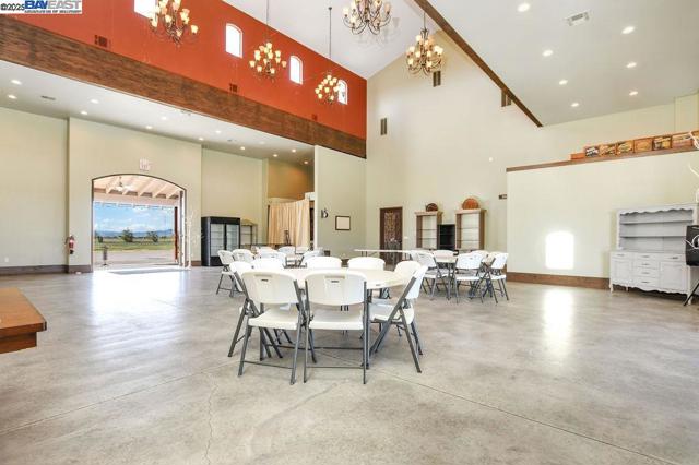 8091 Balfour Rd, Brentwood CA: https://media.crmls.org/mediaz/91393f6a-5658-41e2-9a17-1371be77c72e.jpg