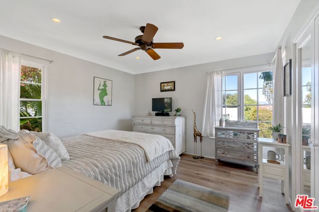 11316 Sunshine Terrace, Studio City CA: https://media.crmls.org/mediaz/9139882f-3b2b-4c66-a904-4651950ca0af.jpg
