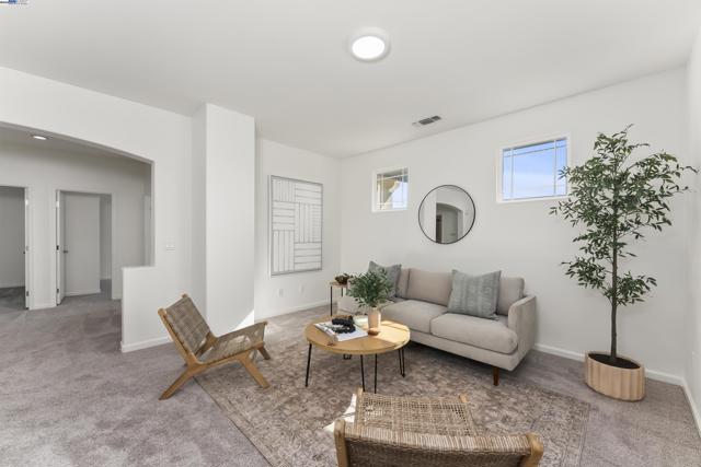 309 Aspen Ct, Roseville CA: https://media.crmls.org/mediaz/9139db65-6862-4e83-98c8-3b923e352ab8.jpg