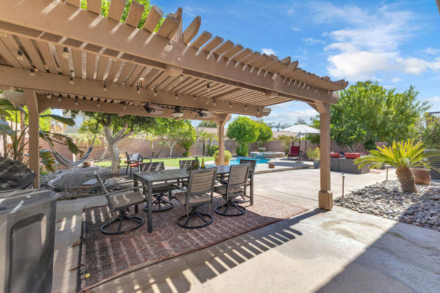 44310 Villeta Drive, La Quinta CA: https://media.crmls.org/mediaz/913a08f4-bd57-42a9-9bd6-a8fe97bea780.jpg