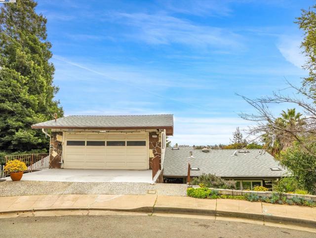 Image 33 of 60 For 2755 Sheffield Pl