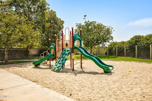 5004 Ladera Vista Drive, Camarillo CA: https://media.crmls.org/mediaz/913a3dab-bf46-4f80-9dec-5babcfca67c6.jpg