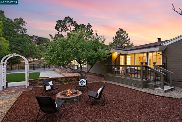 122 Stein Way, Orinda CA: https://media.crmls.org/mediaz/913a7a9d-3d71-4e99-be07-422c585a783c.jpg