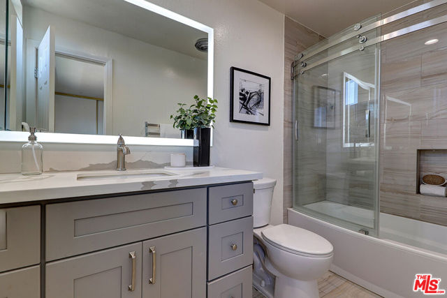 2452 Chelsea Place, Santa Monica CA: https://media.crmls.org/mediaz/913a7c8f-9906-4081-bc45-2687c1e9cc53.jpg