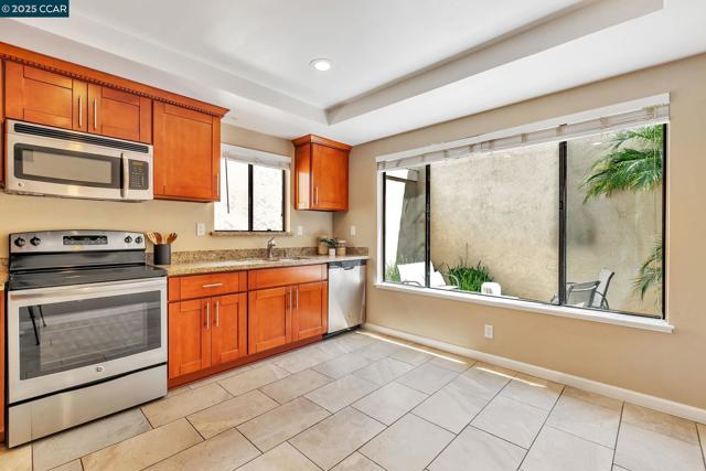 102 Northcreek Cir, Walnut Creek CA: https://media.crmls.org/mediaz/913a8e69-b7b6-4c09-afd4-007bb918c52b.jpg