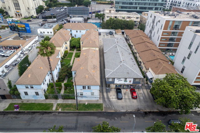 6755 Yucca Street, Los Angeles CA: https://media.crmls.org/mediaz/913acb0d-60bc-4277-ad85-e9f87b7bb2a4.jpg
