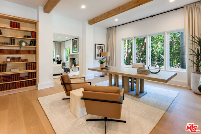 812 N Bedford Drive, Beverly Hills CA: https://media.crmls.org/mediaz/913b04d2-1863-4647-9641-909b4b460d98.jpg