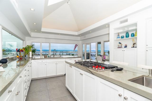 Detail Gallery Image 8 of 41 For 621 San Elijo St, San Diego,  CA 92106 - 4 Beds | 5/2 Baths