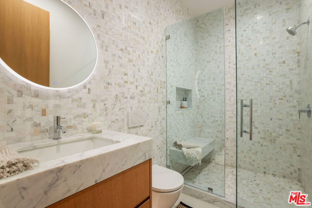 4016 The Strand, Manhattan Beach CA: https://media.crmls.org/mediaz/913b6b13-4922-4071-85be-c358feaec9d6.jpg