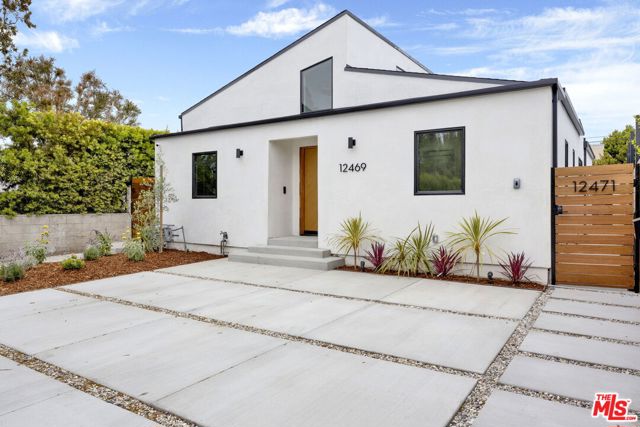 12469 Greene Avenue, Los Angeles CA: https://media.crmls.org/mediaz/913c4702-94ab-4726-908b-f302e9b594b7.jpg