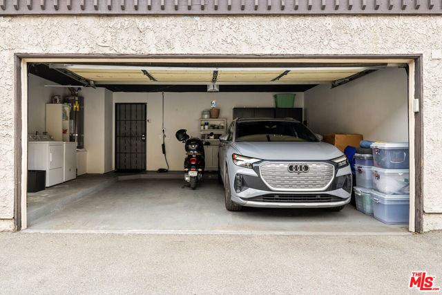 3827 W Avenue 41, Los Angeles CA: https://media.crmls.org/mediaz/913cade4-ac75-4703-bb1d-71f424c6a758.jpg