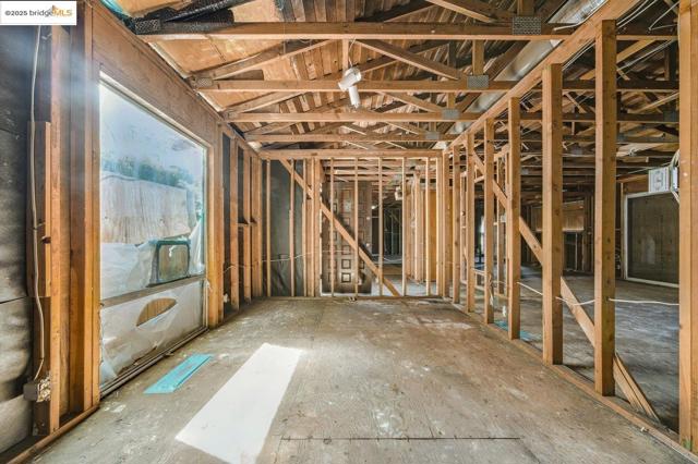 11201 Lochard Street, Oakland CA: https://media.crmls.org/mediaz/913ce1cf-f0e2-493b-80d9-1dc359bf8a9d.jpg