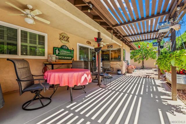 1261 La Mirada Ave, Escondido CA: https://media.crmls.org/mediaz/913ce7b3-0eba-4650-a47a-6e32e52ed43d.jpg