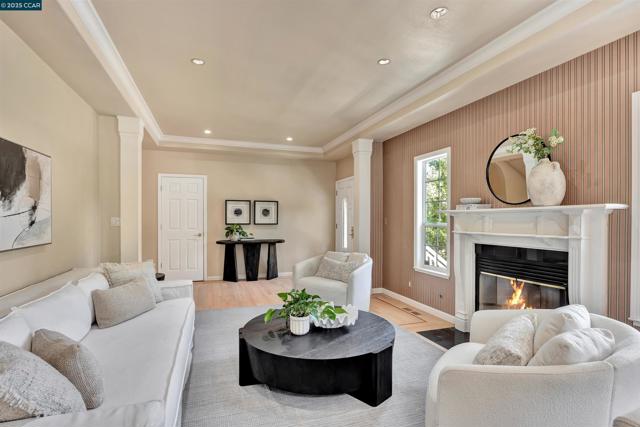 48 Sterling Way, Lafayette CA: https://media.crmls.org/mediaz/913db049-1821-4368-80b1-720a759749e9.jpg