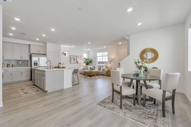2044 Cottonwood St, Pittsburg CA: https://media.crmls.org/mediaz/913e60d5-e54a-437a-9b60-dd71f9f47ea3.jpg