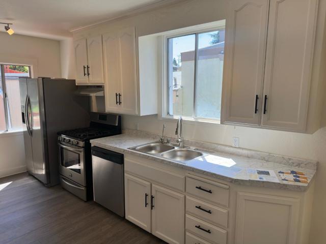 3050 22nd Avenue, Oakland CA: https://media.crmls.org/mediaz/913e9e4f-c171-4666-969f-d2af3ab09ea0.jpg