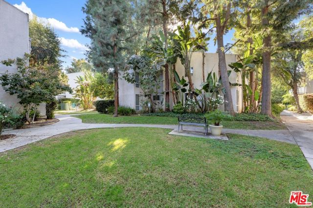 20134 Leadwell Street, Winnetka CA: https://media.crmls.org/mediaz/913f414b-f304-4a27-877b-aadce74738b2.jpg