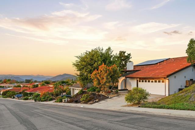 17570 Montero Rd, San Diego CA: https://media.crmls.org/mediaz/91401b9d-b594-441a-90a2-aaaf4ff42f75.jpg