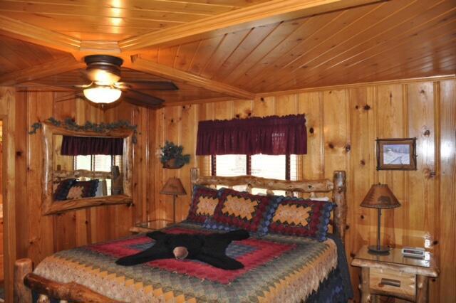473 Chipmunk Lane Lane, Big Bear CA: https://media.crmls.org/mediaz/9140a6a8-ac85-491f-97c1-24d6a9dc3ce9.jpg