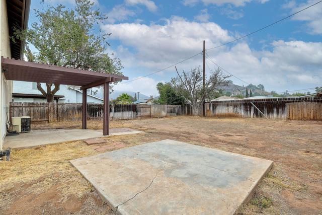 1415 17 Flag Ln, El Cajon CA: https://media.crmls.org/mediaz/91410c49-6ef4-40ba-a3d9-ce74231ed225.jpg