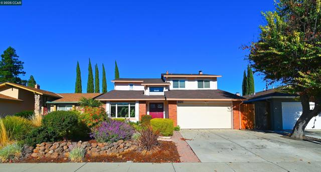 5091 Saint Celestine Ct, Concord CA: https://media.crmls.org/mediaz/91413298-dbe1-4120-a4a6-1880fe6493f4.jpg