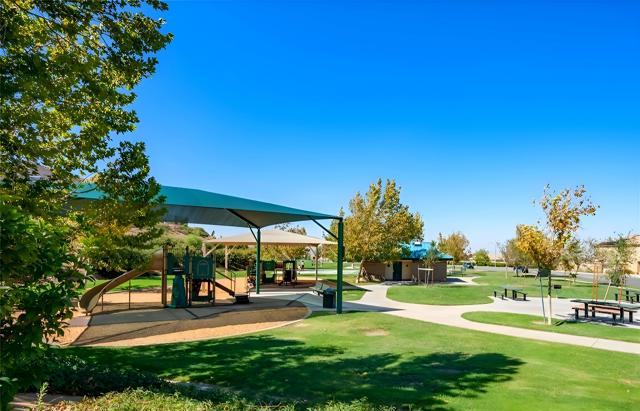 2300 Thorncroft Circle, Palmdale CA: https://media.crmls.org/mediaz/9141920c-2bac-4a1f-8cb0-e3898dc3c938.jpg