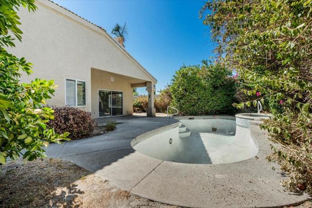 41995 Hemingway Court, Palm Desert CA: https://media.crmls.org/mediaz/914290f8-55cc-485f-966c-144501058553.jpg
