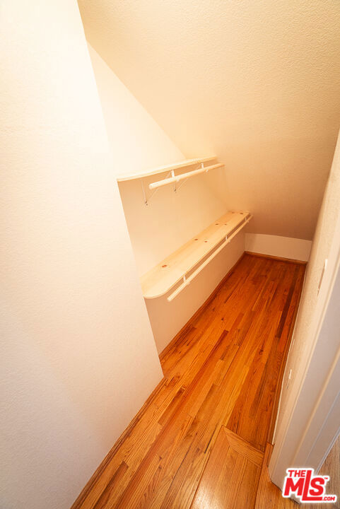 2400 Pacific Avenue, Venice CA: https://media.crmls.org/mediaz/91435495-a4dd-4ec1-ba95-9d2837011e90.jpg