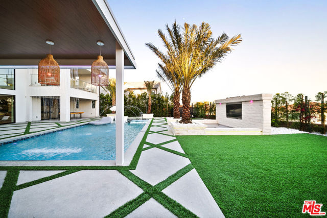 20216 W Albion Way, Porter Ranch CA: https://media.crmls.org/mediaz/91435b50-c086-42af-8cb1-800fd4949364.jpg