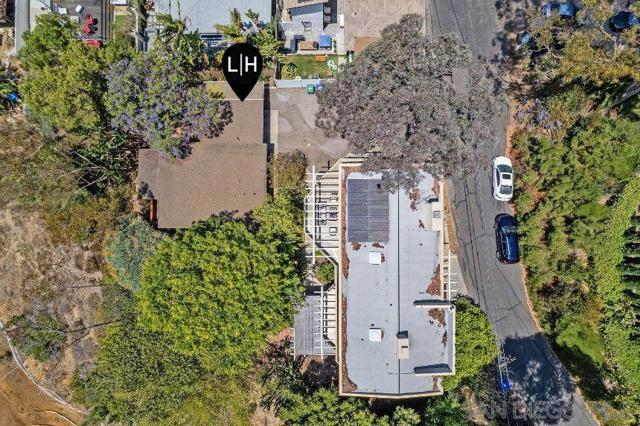 415 W Nutmeg St, San Diego CA: https://media.crmls.org/mediaz/914409f4-58e7-4c8b-92f9-8c6b8c64d2e0.jpg