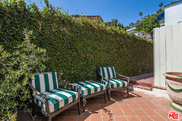 1811 Courtney Avenue, Los Angeles CA: https://media.crmls.org/mediaz/914492d0-45c0-4011-8e28-ca3650f99b73.jpg