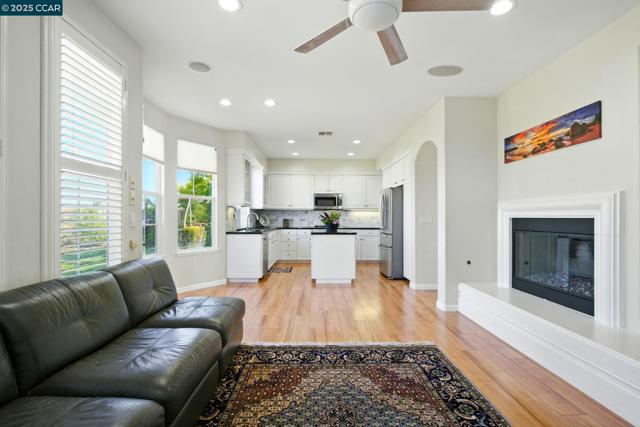 416 Ustilago Ct, San Ramon CA: https://media.crmls.org/mediaz/9144fef6-010d-41a3-b5ac-43840209baf6.jpg