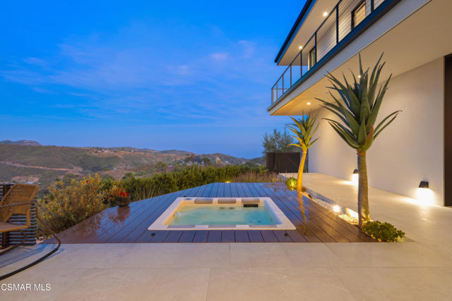 33433 Decker School Road, Malibu CA: https://media.crmls.org/mediaz/91451b13-4e34-4722-ae9f-30fac21c5494.jpg