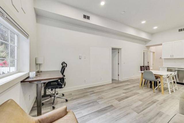 811 Oak Street, San Francisco CA: https://media.crmls.org/mediaz/91458848-92f9-4a98-86df-f7bd26515091.jpg