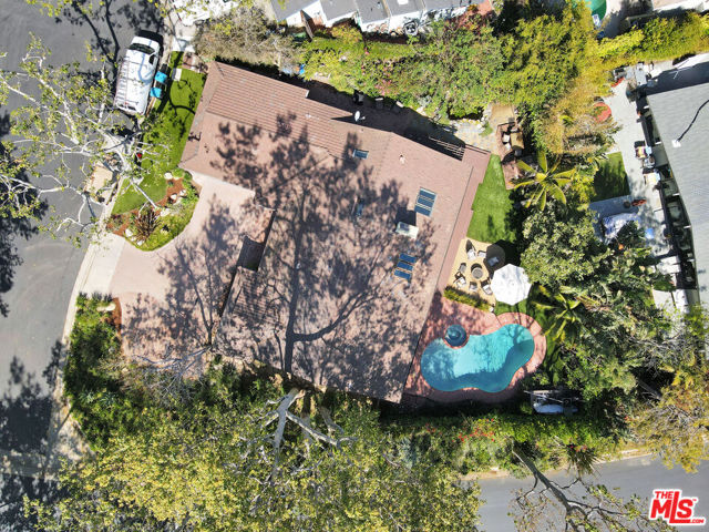 30612 Sicomoro Drive, Malibu CA: https://media.crmls.org/mediaz/91460efb-86c0-45fd-b455-4dcf2f0b8849.jpg