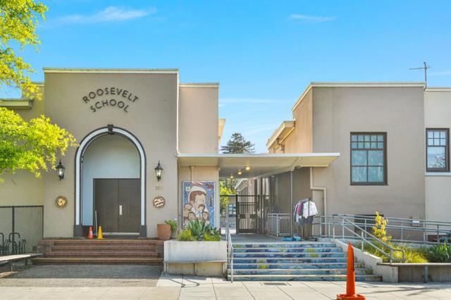 1317 Laguna Avenue, Burlingame CA: https://media.crmls.org/mediaz/9146d682-096a-40cf-8bd8-f291f233fd93.jpg