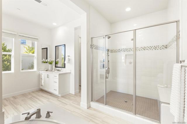 1417 Apex Place, Escondido CA: https://media.crmls.org/mediaz/9146f6ab-d7a9-4be8-b95e-f6c2b0cb4560.jpg