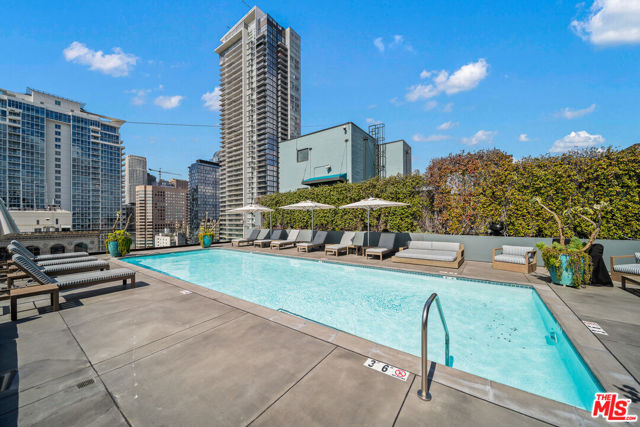 849 S Broadway, Los Angeles CA: https://media.crmls.org/mediaz/9147800f-2670-4b2f-81a3-785792b2dcb3.jpg