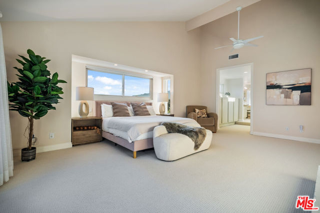 23255 W Paloma Blanca Drive, Malibu CA: https://media.crmls.org/mediaz/9147c0d2-884d-41b8-9888-dc6f4dbc1980.jpg