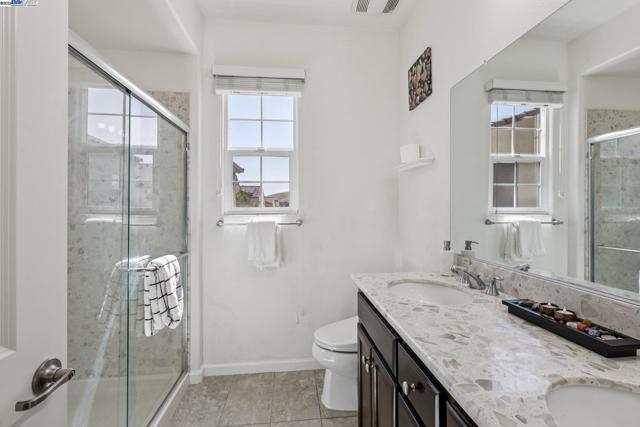 5010 Barrenstar Way, San Ramon CA: https://media.crmls.org/mediaz/9147fd01-3706-40c2-8267-8631bda18022.jpg
