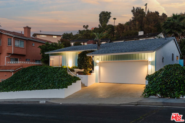 4220 Hillcrest Drive, Los Angeles CA: https://media.crmls.org/mediaz/9148586f-42e0-4d51-bb8f-388149c5b47d.jpg