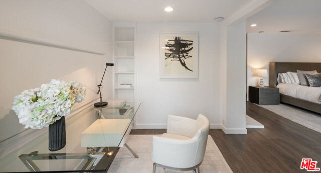 602 N Whittier Drive, Beverly Hills CA: https://media.crmls.org/mediaz/91489683-fddb-40a3-a1b4-196e2aadbf79.jpg