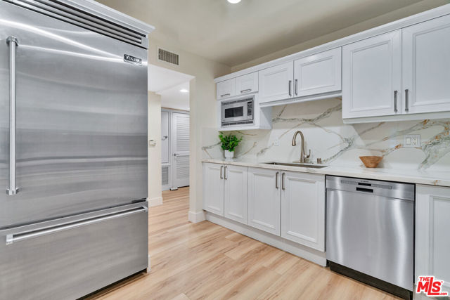 118 S Clark Drive, West Hollywood CA: https://media.crmls.org/mediaz/9148d207-bc63-4b4e-bc1d-756cef57e365.jpg