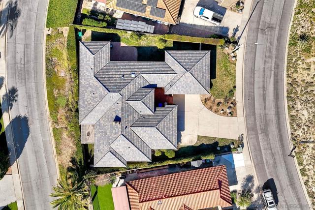 Image 43 of 52 For 17784 Via Graacia