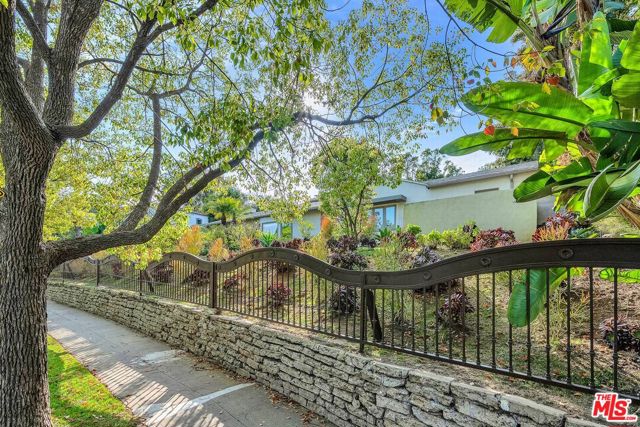 10321 Rochester Avenue, Los Angeles CA: https://media.crmls.org/mediaz/914909cd-1006-49b3-806c-bdc36ee3f672.jpg