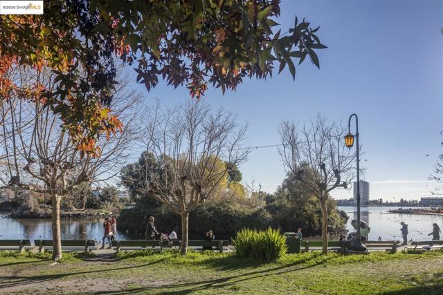 383 Staten Ave, Oakland CA: https://media.crmls.org/mediaz/914946e5-34aa-450d-8671-2d851b775330.jpg