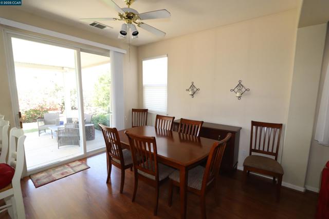 290 Black Amber Way, Brentwood CA: https://media.crmls.org/mediaz/914a54ef-1dd6-468f-a324-d2a45535e5bd.jpg