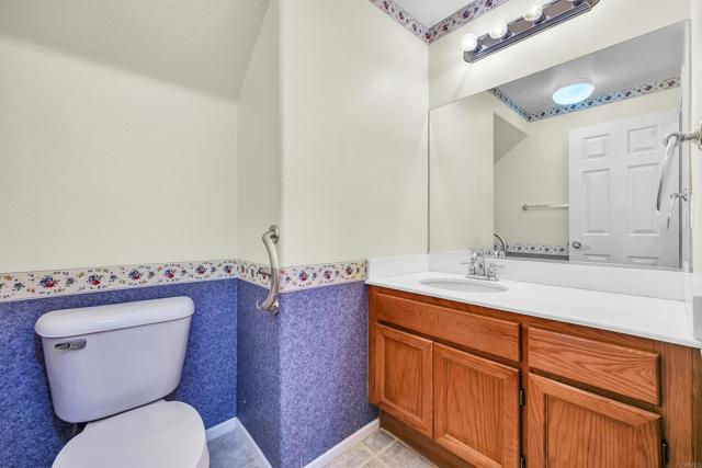 6017 Piros Way, Oceanside CA: https://media.crmls.org/mediaz/914a91bd-032e-4398-8d4c-7976bb854eae.jpg
