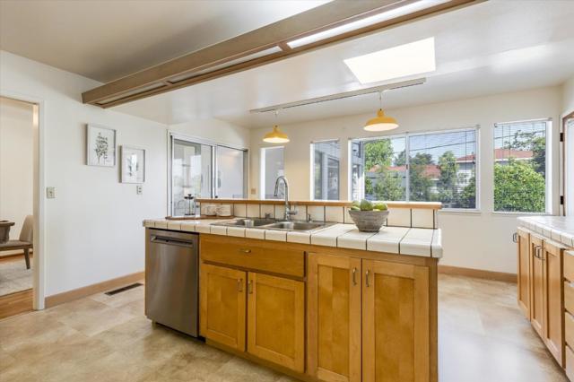 882 Maranta Avenue, Sunnyvale CA: https://media.crmls.org/mediaz/914ae198-8cdc-4cfe-ab95-841d363186db.jpg