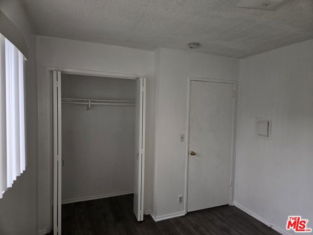 1233 Tamarind Avenue, Los Angeles CA: https://media.crmls.org/mediaz/914b3f80-e876-4027-87b0-ff29486b9609.jpg